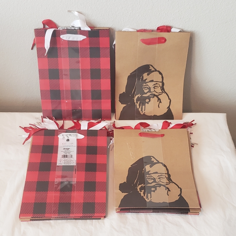 Design‎ Group Christmas Gift Bags Santa & Plaid 7in x 9in x 3.9in 24 Pack